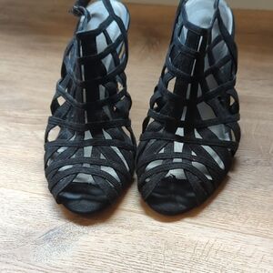 Kelly & Katie Black Elegant Heels